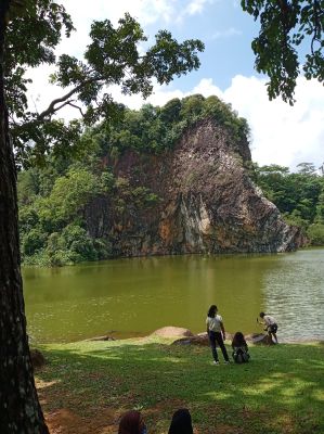 Little Guilin 
Favorite place for picnics by locals.
Keywords: Singapore;Nature;Park